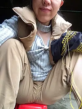 Huong-Ly online show from November 2025 01:28:01 AM