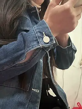 crhong666 online show from March 2026 12:27:02 AM