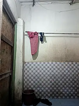 nughtytommy01 online show from April 2026 06:05:02 PM