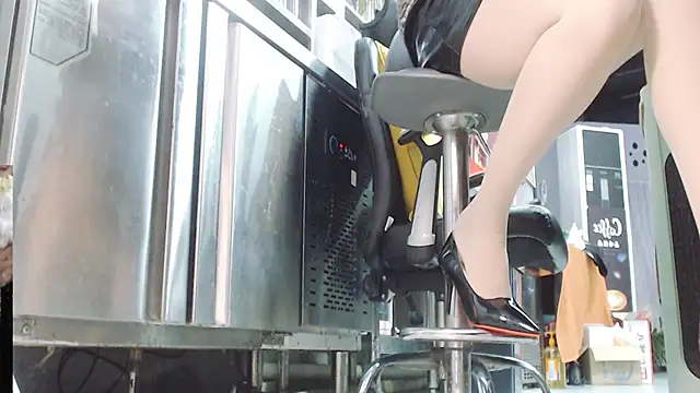 Eileen-L online show from November 2025 02:15:02 AM