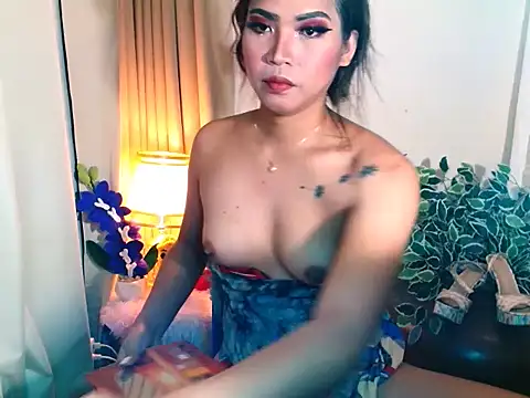 Gwensweetcum online show from April 2026 08:26:01 PM