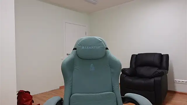 Laura Chaplin online show from October 2025 04:35:01 PM