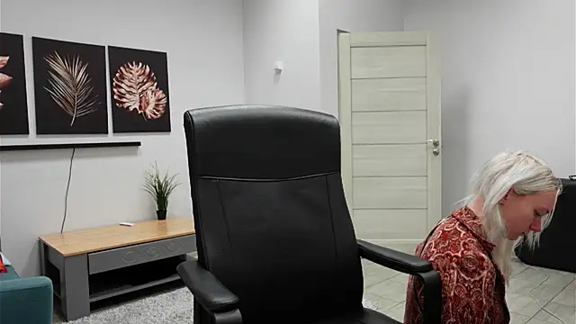 Laura Chaplin online show from November 2025 05:36:02 PM