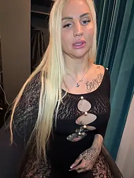 CoraDiamond online show from February 2026 11:49:01 PM