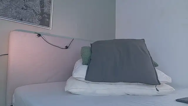 Nickifox   online show from November 2025 07:47:02 PM