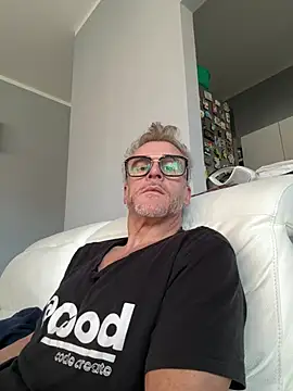 Axl hot online show from February 2026 12:23:02 PM