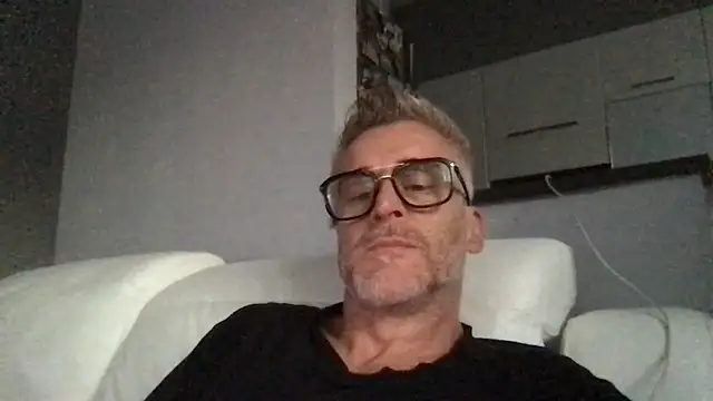 Snapshot of Axl_hot chatting on June 2026 07:02:02 PM Axl hot online show from June 2026 07:02:02 PM