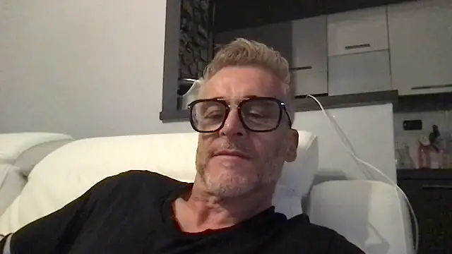 Snapshot of Axl_hot chatting on June 2026 07:23:01 PM Axl hot online show from June 2026 07:23:01 PM