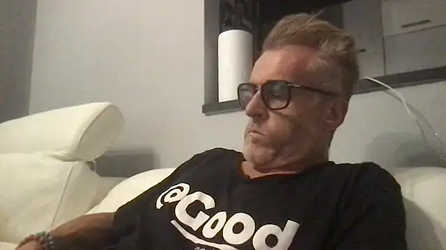 Snapshot of Axl_hot chatting on July 2026 08:25:01 PM Axl hot online show from July 2026 08:25:01 PM