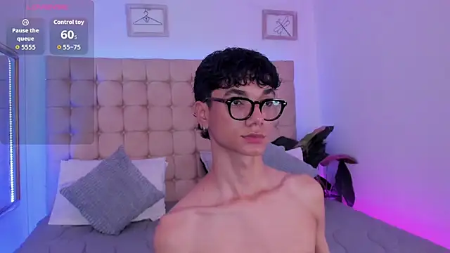 Phillicious   online show from November 2025 05:51:01 AM