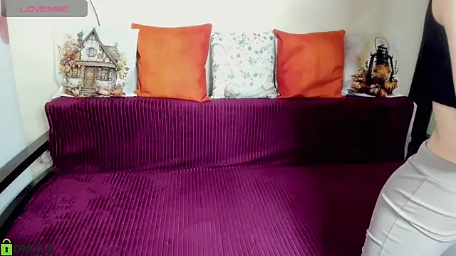 SelinLi online show from November 2025 10:48:01 AM