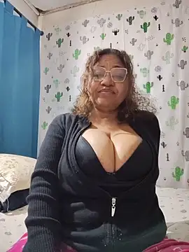 Snapshot of Avannay chatting on May 2026 01:14:01 AM Avannay online show from May 2026 01:14:01 AM