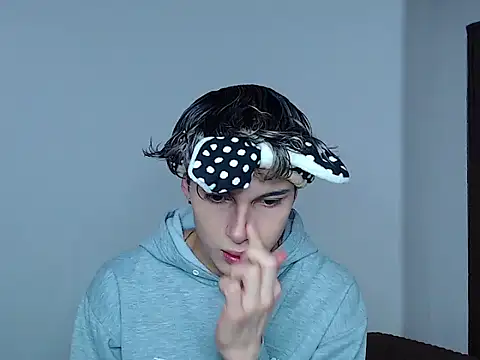 john vichenso online show from November 2025 09:36:02 PM