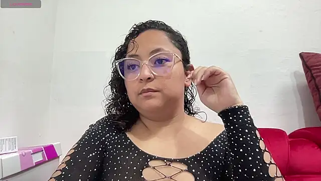 Sophiaburton online show from September 2025 08:10:02 PM