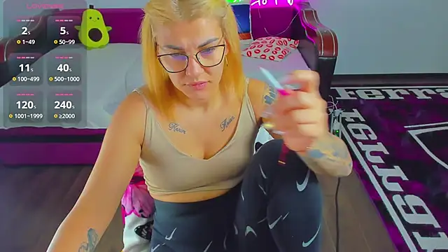 MiaKiittyy online show from November 2025 01:08:02 AM