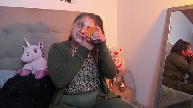 TifanyAmazinng online show from November 2025 12:49:01 PM