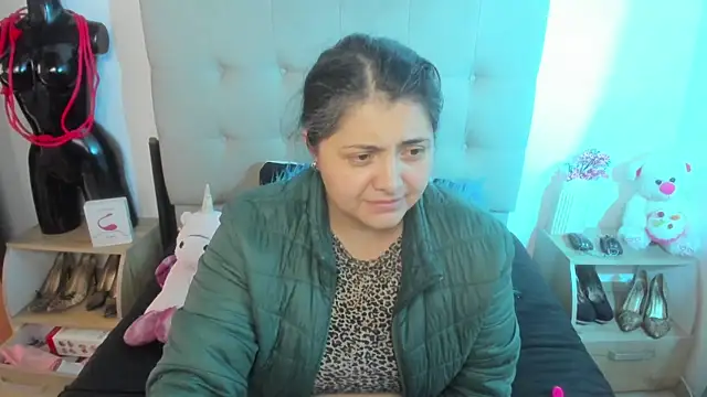 TifanyAmazinng online show from December 2025 12:14:01 PM