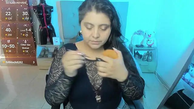 TifanyAmazinng online show from December 2025 12:33:02 PM