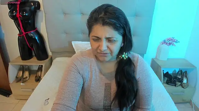 TifanyAmazinng online show from January 2026 01:37:02 PM