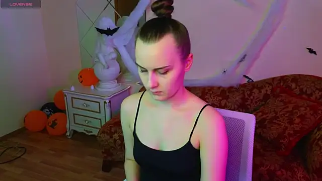 Kelly Cartier online show from November 2025 11:34:01 AM