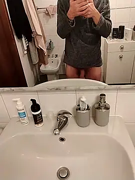 Snapshot of Baldassarre1990 chatting on October 2025 11:21:02 PM Baldassarre1990 online show from October 2025 11:21:02 PM