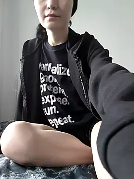 DragonFoxie online show from November 2025 10:25:01 AM