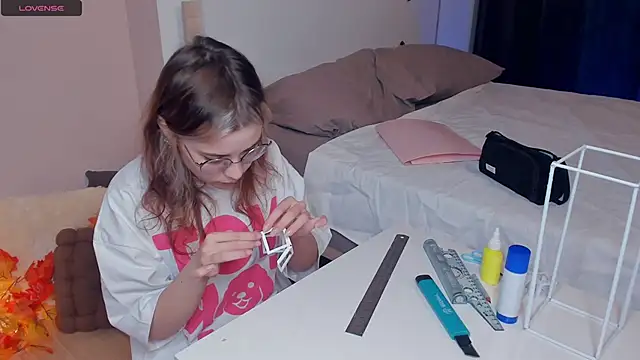 VedaSchulz online show from November 2025 07:04:02 PM