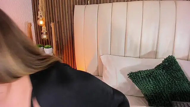 MiaVixen  online show from January 2026 11:07:01 PM