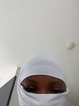 nakeddee online show from April 2026 10:30:01 AM