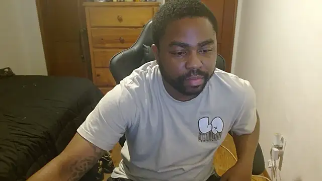 Snapshot of Breadwinnah chatting on November 2025 04:04:01 AM Breadwinnah online show from November 2025 04:04:01 AM