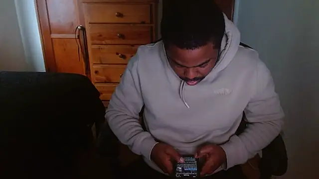 Snapshot of Breadwinnah chatting on November 2025 03:00:01 PM Breadwinnah online show from November 2025 03:00:01 PM