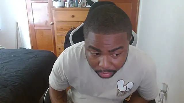 Snapshot of Breadwinnah chatting on November 2025 08:21:02 PM Breadwinnah online show from November 2025 08:21:02 PM