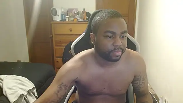 Snapshot of Breadwinnah chatting on December 2025 07:57:02 AM Breadwinnah online show from December 2025 07:57:02 AM