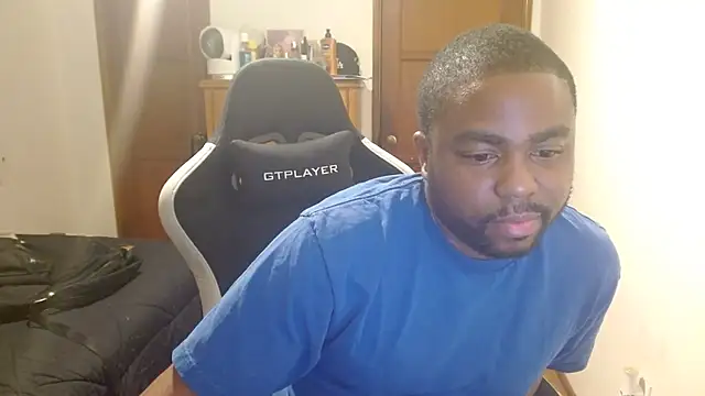 Snapshot of Breadwinnah chatting on December 2025 04:40:02 AM Breadwinnah online show from December 2025 04:40:02 AM