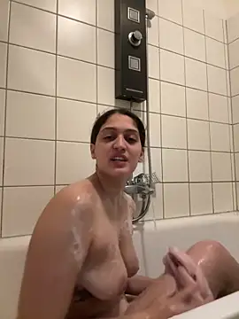 Snapshot of DreamThickCouple chatting on December 2025 09:55:01 PM DreamThickCouple online show from December 2025 09:55:01 PM