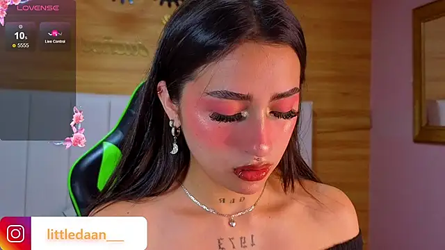 Snapshot of Abril_Velvet_a_ chatting on December 2025 12:45:01 PM Abril Velvet a online show from December 2025 12:45:01 PM