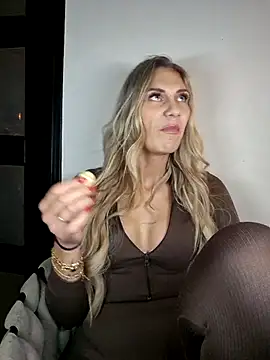 Snapshot of Melody1600 chatting on October 2025 10:43:02 PM Melody1600 online show from October 2025 10:43:02 PM