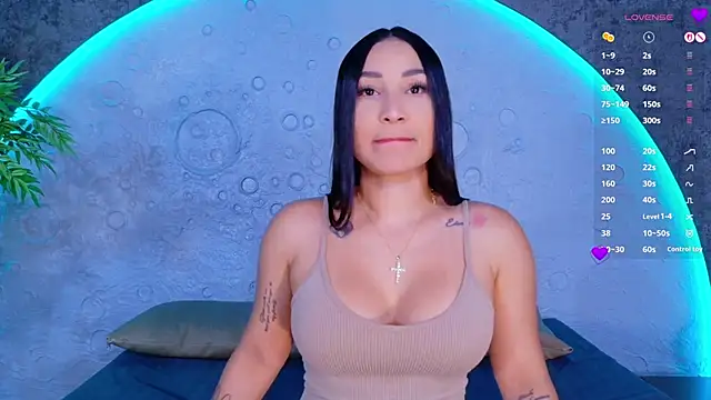 Snapshot of ReinaChloe chatting on April 2026 04:35:02 PM ReinaChloe online show from April 2026 04:35:02 PM