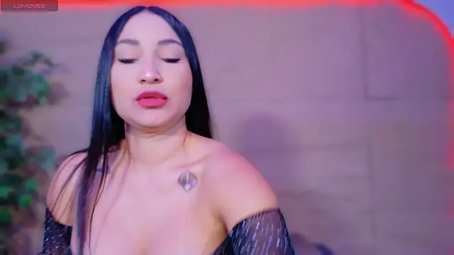 Snapshot of ReinaChloe chatting on May 2026 10:31:02 AM ReinaChloe online show from May 2026 10:31:02 AM