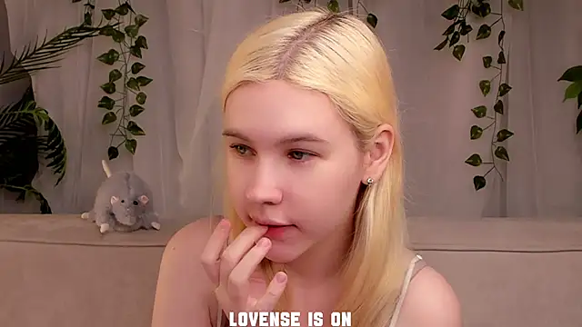 ElizSpieth online show from November 2025 01:04:01 AM