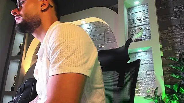 dominic de luca online show from November 2025 04:01:02 AM