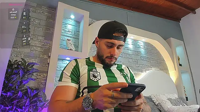 dominic de luca online show from November 2025 03:19:02 AM