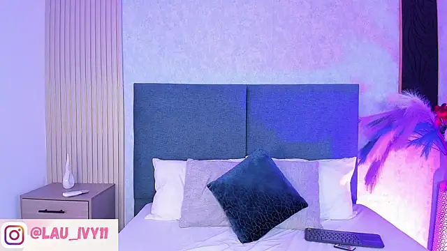 Laura Ivy online show from March 2026 12:55:01 PM