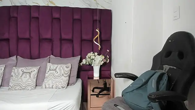 cloe spencerr online show from December 2025 04:56:01 PM