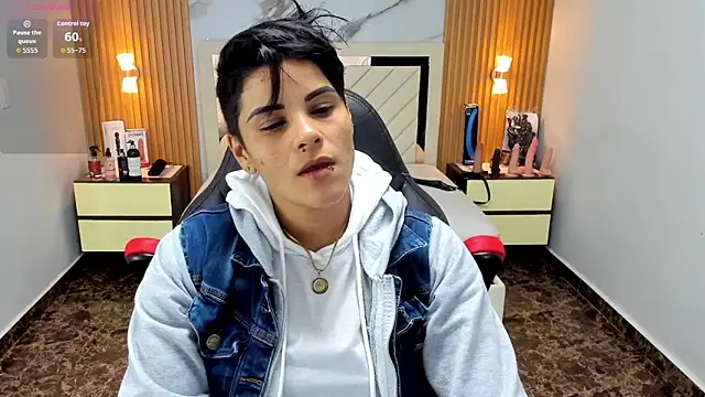 KAROLLJONES1 online show from September 2025 07:46:02 PM