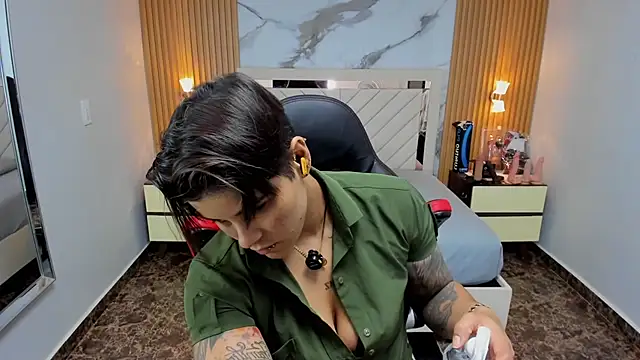 KAROLLJONES1 online show from November 2025 07:46:02 PM