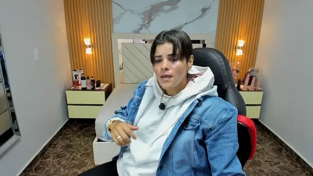 KAROLLJONES1 online show from November 2025 07:38:01 PM