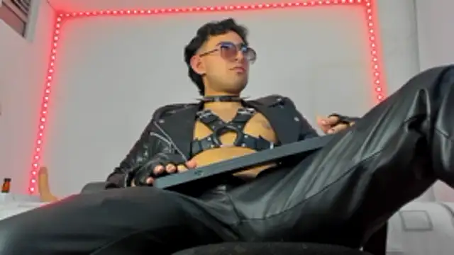 Snapshot of Alexxx_savage chatting on October 2025 03:07:02 AM Alexxx savage online show from October 2025 03:07:02 AM
