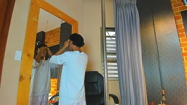 AlanCutee online show from November 2025 12:33:02 PM