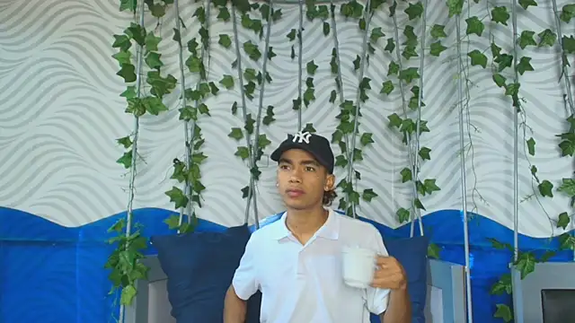 Snapshot of AlanCutee chatting on May 2026 12:57:01 PM AlanCutee online show from May 2026 12:57:01 PM